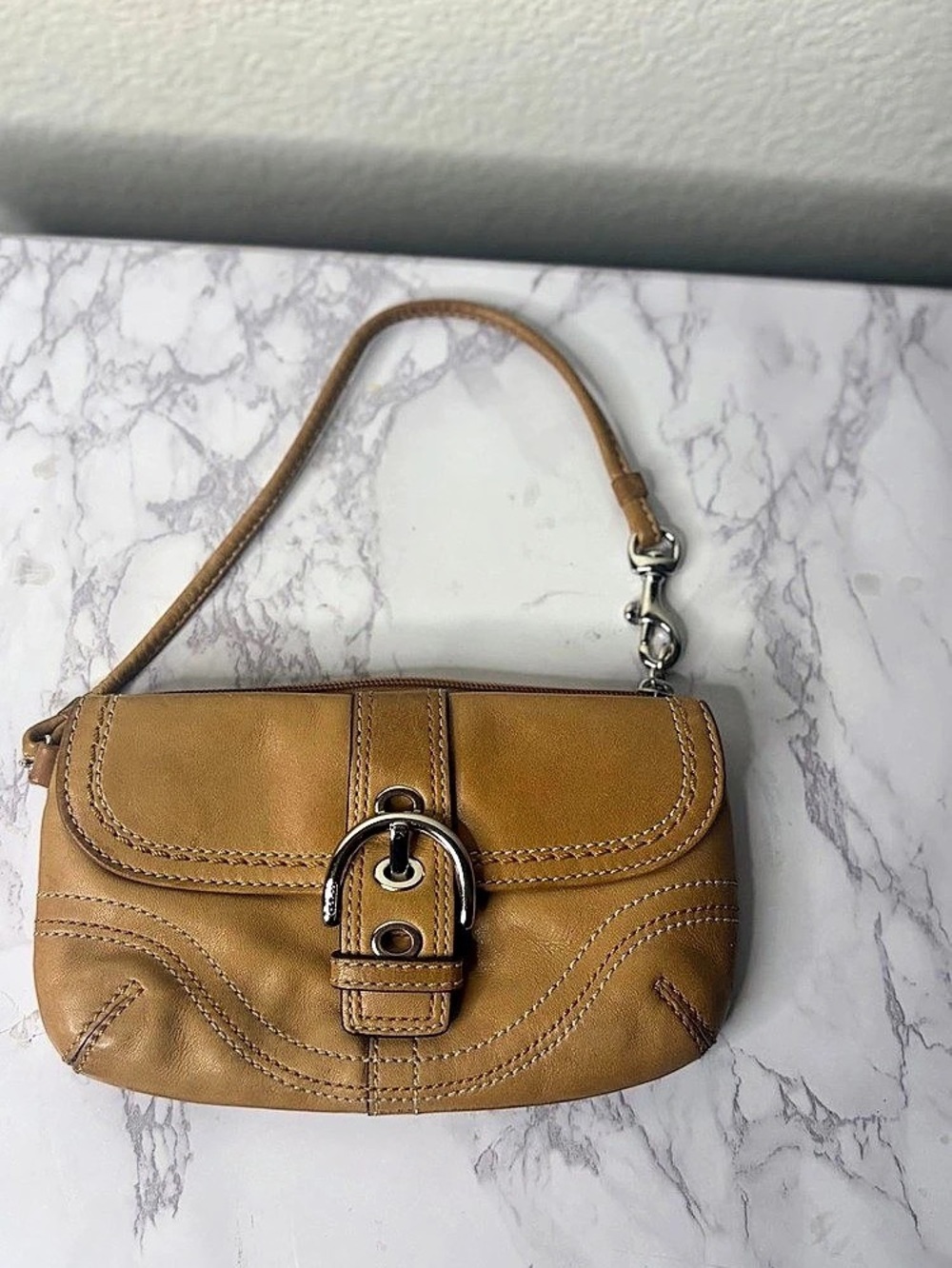 Vintage Y2K Coach Soho Leather Buckle Wristlet Mini Bag – Tan / British Tan